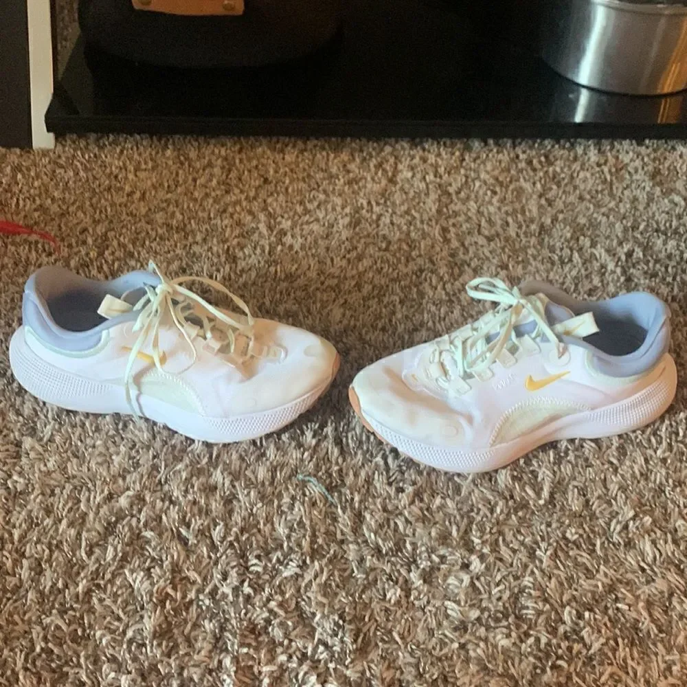 (WMNS) Nike React Escape RN 'White Glacier Grey' CV3817-104 size 6.5.